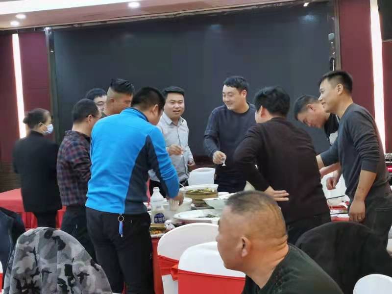 與會來賓，觥籌交錯，一觴一詠