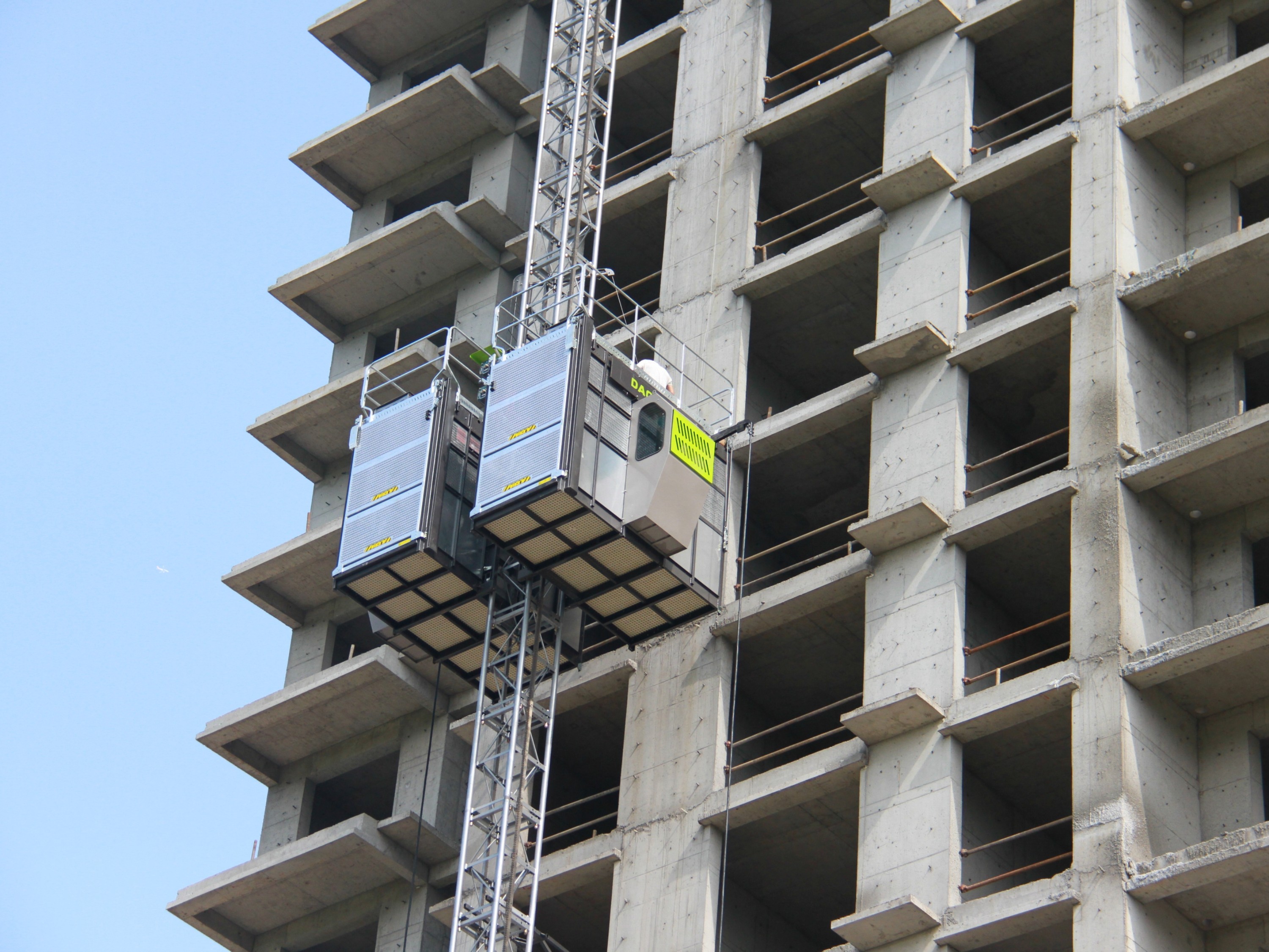 大誠機械：你知道在建工程超過多少層必須用施工電梯嗎？